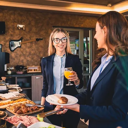 Plaza - Free Parking 3*