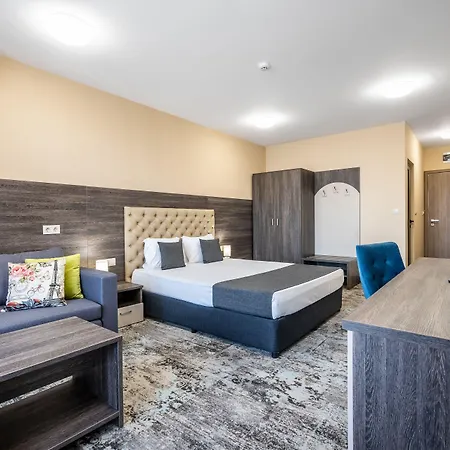 Plaza - Free Parking