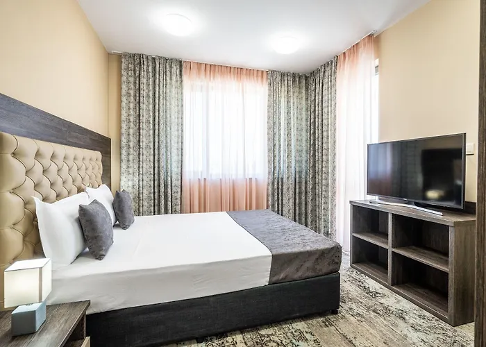 Plaza - Free Parking Hotel 3*