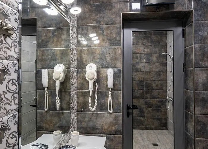 Hotel Plaza - Free Parking 3*