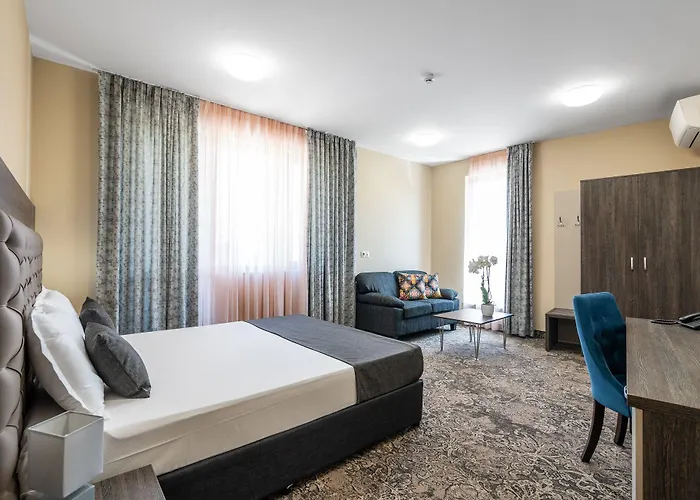 Plaza - Free Parking