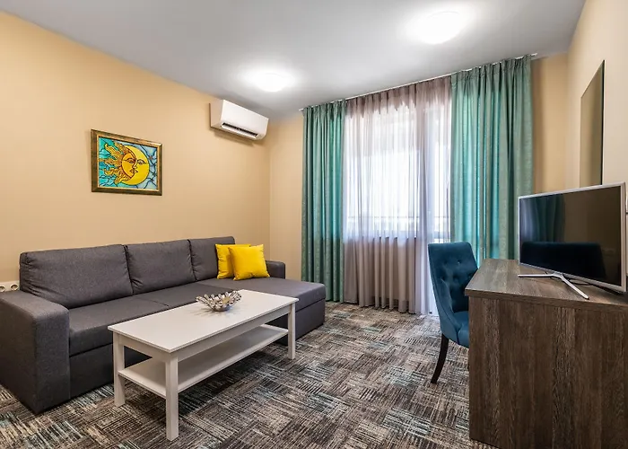 Plaza - Free Parking