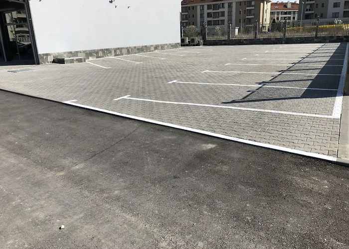 Hotel Plaza - Free Parking