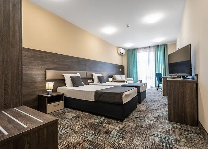 Hotel Plaza - Free Parking 3*