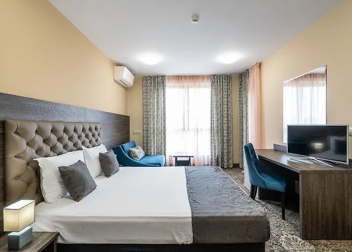 Plaza - Free Parking Hotel