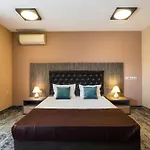 Hotel Plaza - Free Parking