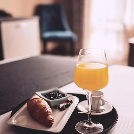 Plaza - Free Parking