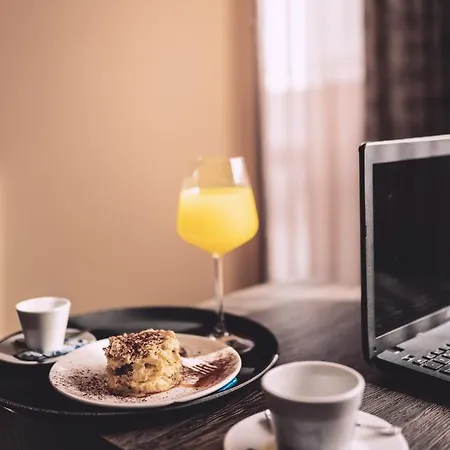 Plaza - Free Parking Хотел 3*