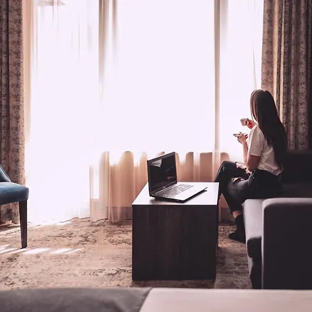 Plaza - Free Parking Otel