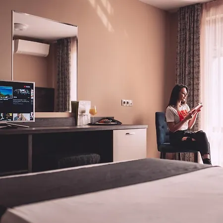 Хотел Plaza - Free Parking 3*