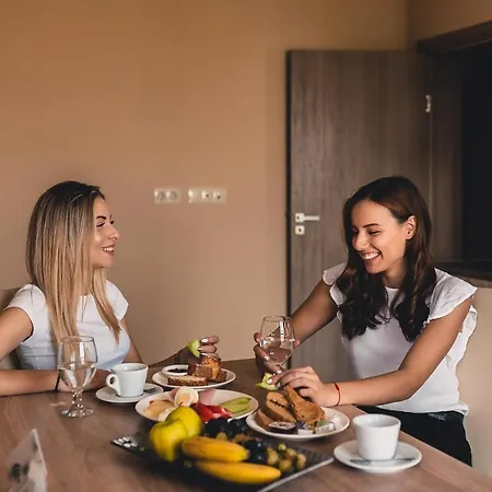 מלון Plaza - Free Parking 3*