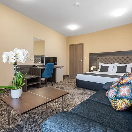 Plaza - Free Parking 3* Пловдив