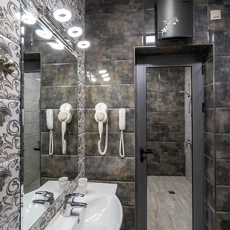 Отель Plaza - Free Parking 3*