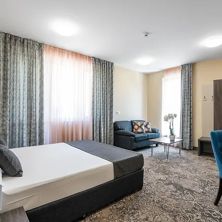 Plaza - Free Parking