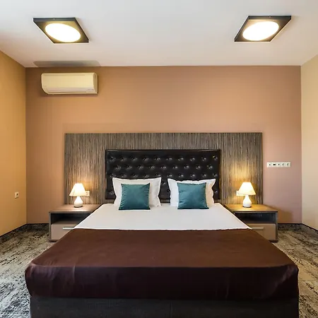 Hotel Plaza - Free Parking