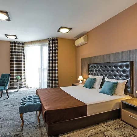 Hotel Plaza - Free Parking 3*