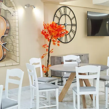 Plaza - Free Parking Hotel