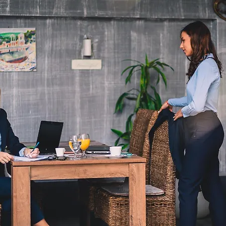 Plaza - Free Parking Хотел 3*