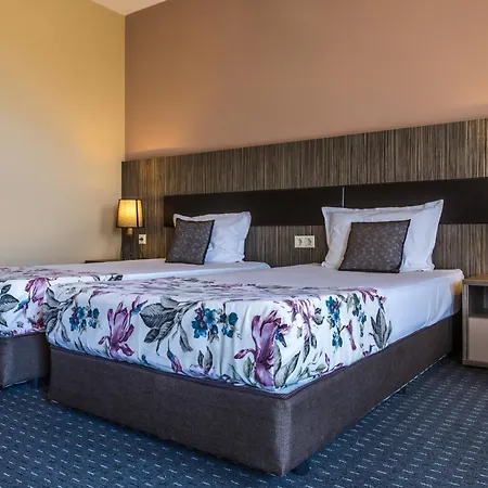Hotel Plaza - Free Parking 3*