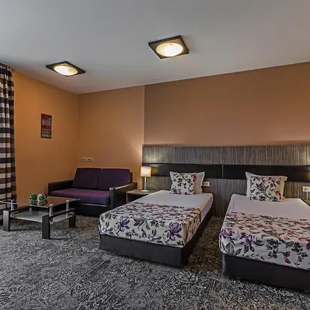 Hotel Plaza - Free Parking