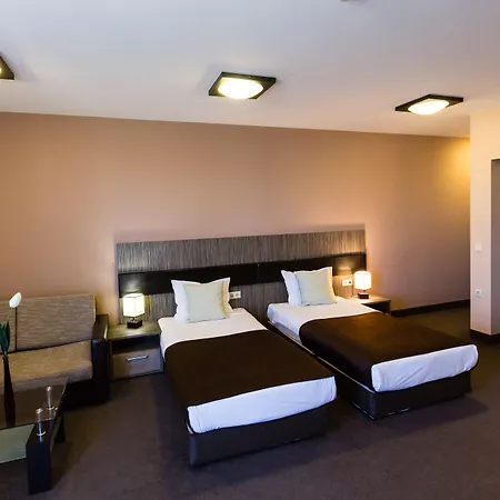 Plaza - Free Parking Otel