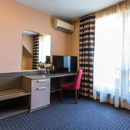 Plaza - Free Parking Otel