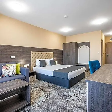 Plaza - Free Parking Hotel 3*