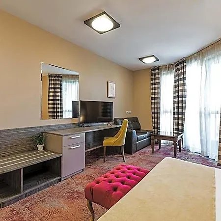 Hotel Plaza - Free Parking 3*