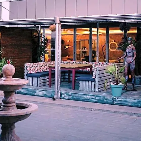 Отель Plaza - Free Parking 3*