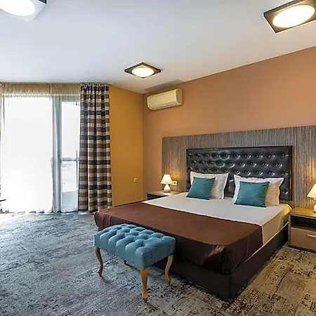 Plaza - Free Parking Hotel 3*