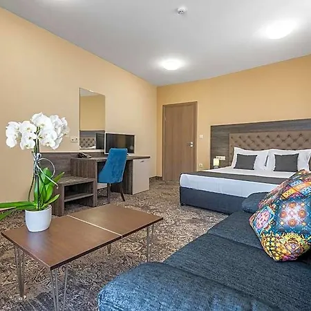 Hotel Plaza - Free Parking