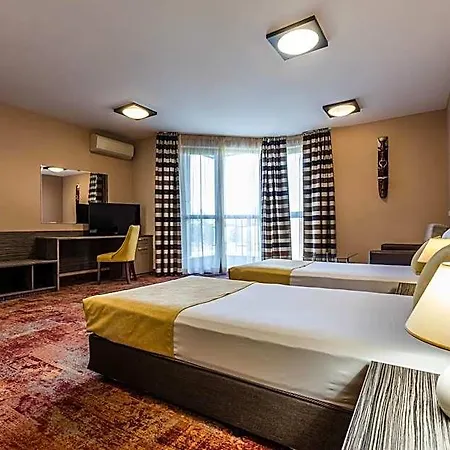 Hotel Plaza - Free Parking 3*