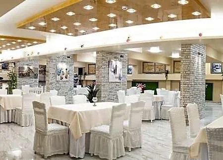 Plaza - Free Parking Отель