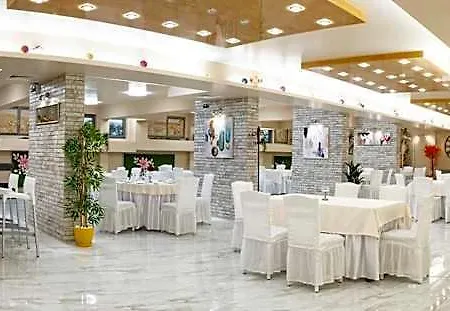 Отель Plaza - Free Parking 3*