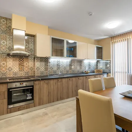 Hotel Plaza - Free Parking 3*