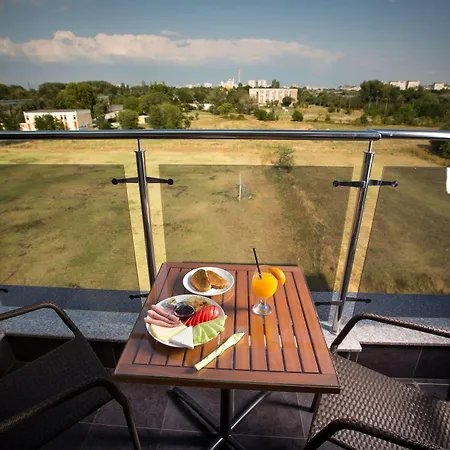Отель Plaza - Free Parking 3*