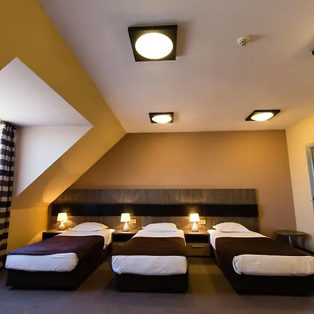 Plaza - Free Parking Хотел 3*