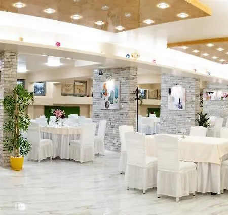 Plaza - Free Parking Hotel 3*